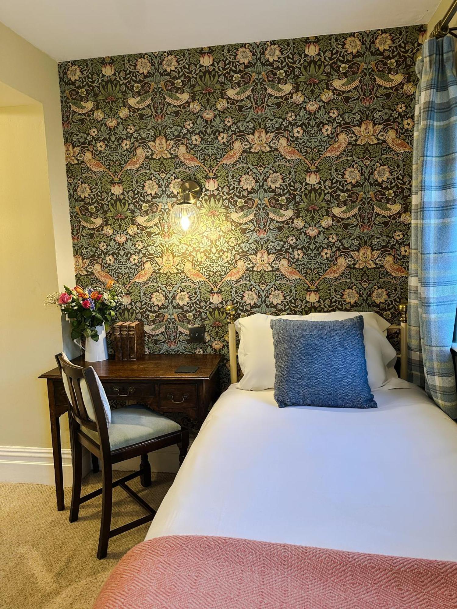 Three Cocks Hotel Брекон Экстерьер фото
